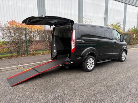 Ford Tourneo Custom Minibus 2.0 320 EcoBlue Titanium Auto L1 Euro 6 (s/s) 5dr