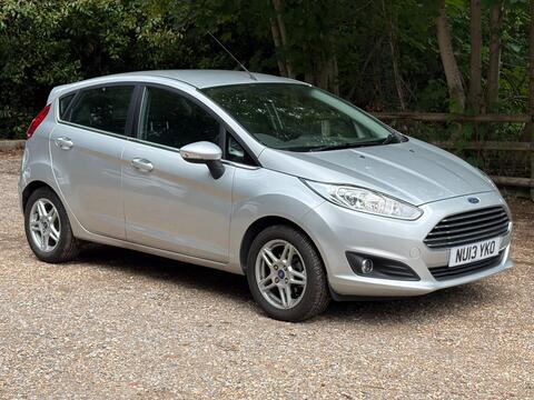 Ford Fiesta Hatchback 1.0 Zetec Euro 5 (s/s) 5dr