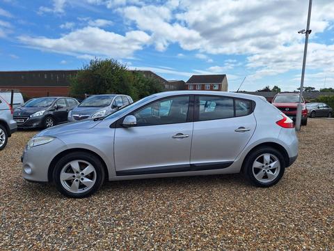 Renault Megane Hatchback 1.6 16V Dynamique TomTom Euro 5 5dr