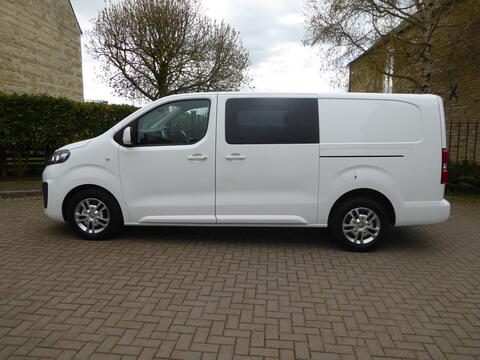 Vauxhall Vivaro Combi Van 2.0 Turbo D 3100 Sportive Crew Van Auto L2 H1 Euro 6 (s/s) 5dr