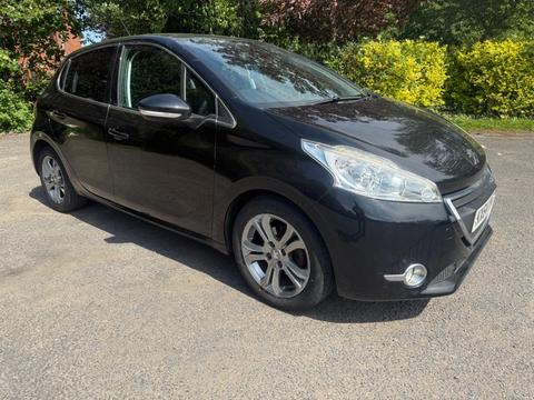 Peugeot 208 Hatchback 1.4 HDi Allure Euro 5 5dr