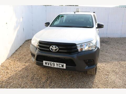 Toyota Hilux Pickup 2.4 D-4D Active 4WD Euro 6 4dr (3.5t)