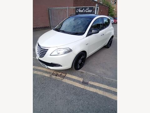 Chrysler Ypsilon Hatchback 1.3 MultiJet Limited Euro 5 (s/s) 5dr