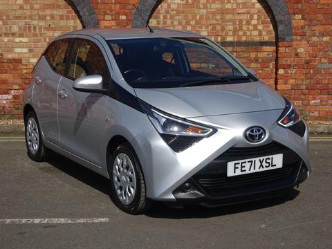 Toyota AYGO Hatchback 1.0 VVT-i x-play x-shift Euro 6 5dr (Safety Sense)