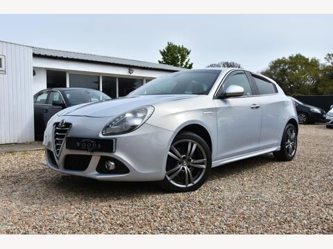 Alfa Romeo Giulietta Hatchback 2.0 JTDM-2 Exclusive Euro 5 (s/s) 5dr