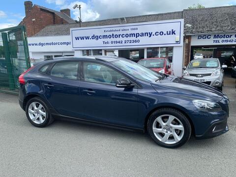 Volvo V40 Cross Country Hatchback 1.6 D2 Lux Euro 5 (s/s) 5dr