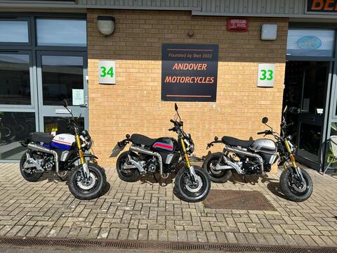 Bluroc Motorcycles X-Bongo 125 Roadster/Retro 125 Euro 5