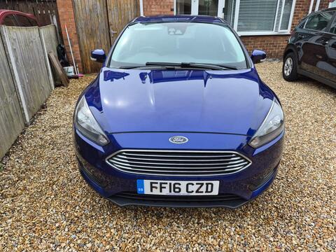 2016 Ford Focus, photograph 2
