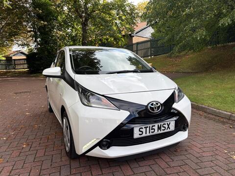 Toyota AYGO Hatchback 1.0 VVT-i x-play Euro 5 5dr Euro 5