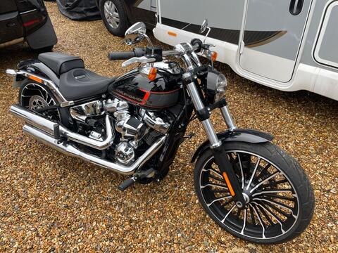 Harley-Davidson Softail Custom Cruiser 1923 FXSB Breakout Euro 5