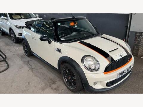 2010 Mini Convertible, photograph 2