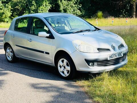 Renault Clio Hatchback 1.6 VVT Privilege 5dr