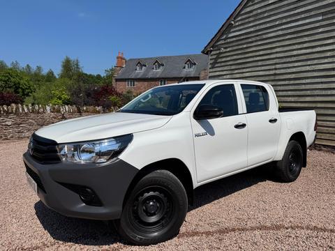 Toyota Hilux Pickup 2.4 D-4D Active 4WD Euro 6 4dr (3.5t)