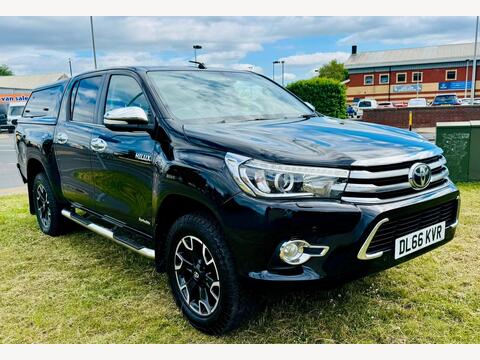Toyota Hilux Pickup 2.4 D-4D Invincible X Auto 4WD Euro 6 4dr (TSS)