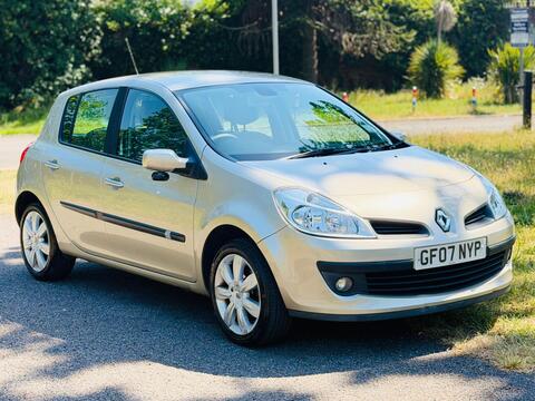 Renault Clio Hatchback 1.6 VVT Privilege 5dr