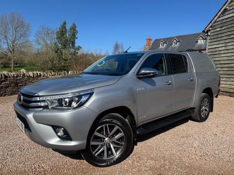 Toyota Hilux Pickup 2.4 D-4D Invincible 4WD Euro 6 (s/s) 4dr (TSS)