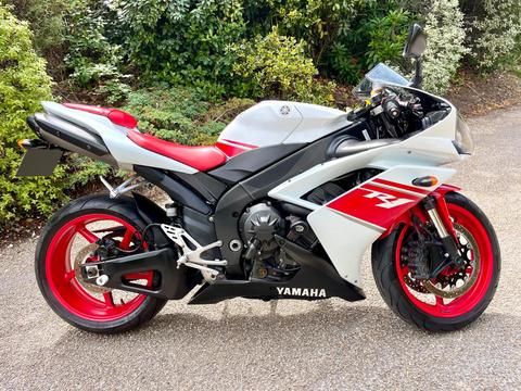 Yamaha R1 Super Sports 1000