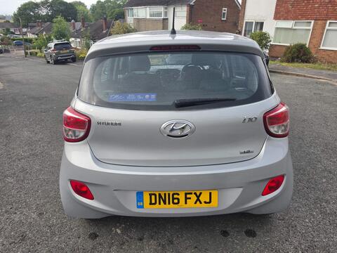 2016 Hyundai i10, photograph 3