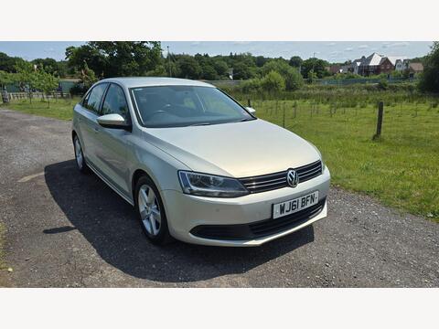 Volkswagen Jetta Saloon 1.6 TDI BlueMotion Tech SE Euro 5 (s/s) 4dr