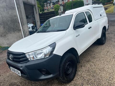 Toyota Hilux Pickup 2.4 D-4D Active 4WD Euro 6 4dr (3.5t)