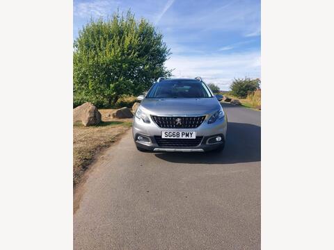 2018 Peugeot 2008, photograph 3