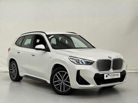 BMWiX1
