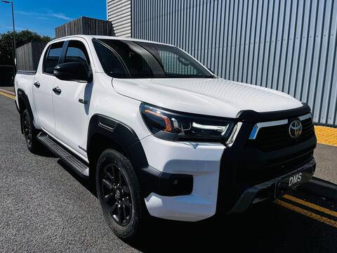 Toyota Hilux Pickup 2.8 D-4D Invincible X Auto 4WD Euro 6 (s/s) 4dr