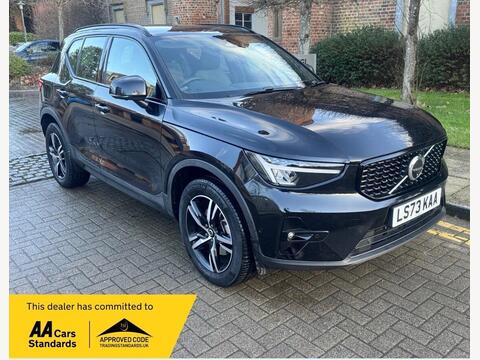 Volvo XC40 SUV 2.0 B4 MHEV Plus Dark DCT Auto Euro 6 (s/s) 5dr