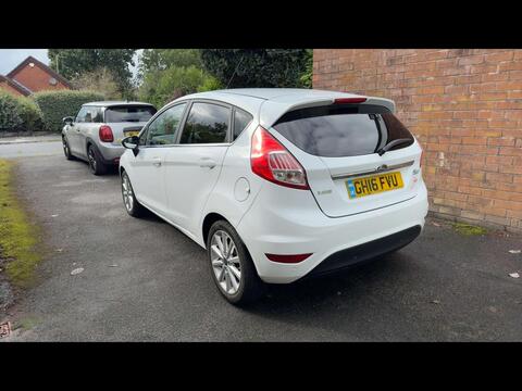 2016 Ford Fiesta, photograph 4