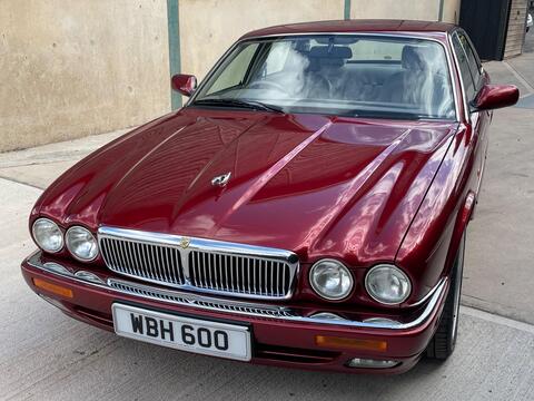 Jaguar XJ Saloon 4.0 Sovereign LWB Saloon 4dr