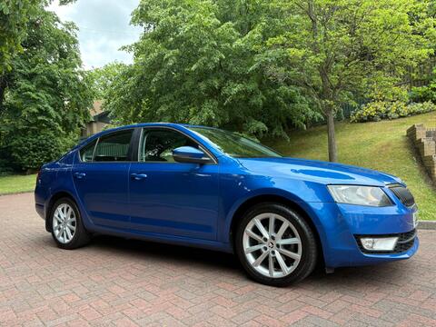 Skoda Octavia Hatchback 2.0 TDI Elegance DSG Euro 5 (s/s) 5dr