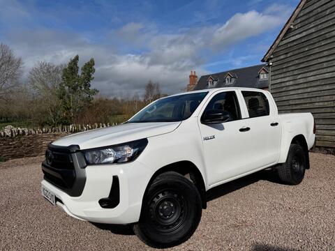 Toyota Hilux Pickup 2.4 D-4D Active 4WD Euro 6 (s/s) 4dr