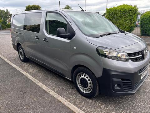 Vauxhall Vivaro Combi Van 2.0 Turbo D 3100 Dynamic Crew Van L2 H1 Euro 6 (s/s) 5dr