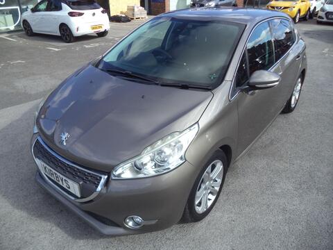 Peugeot 208 Hatchback 1.4 HDi Allure Euro 5 5dr