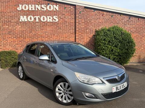 Vauxhall Astra Hatchback 1.6 16v Exclusiv Euro 5 5dr