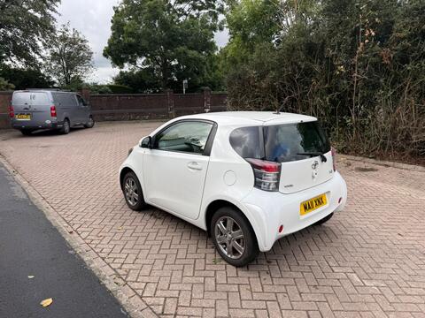 2011 Toyota iQ, photograph 2