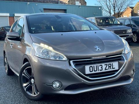 Peugeot 208 Hatchback 1.2 VTi Intuitive Euro 5 5dr