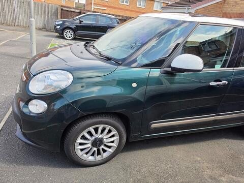 2013 Fiat 500L, photograph 2
