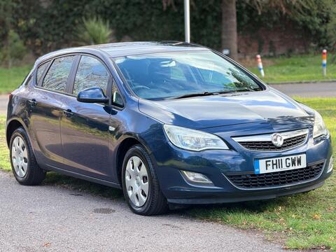 Vauxhall Astra Hatchback 1.6 16v Exclusiv Auto Euro 5 5dr