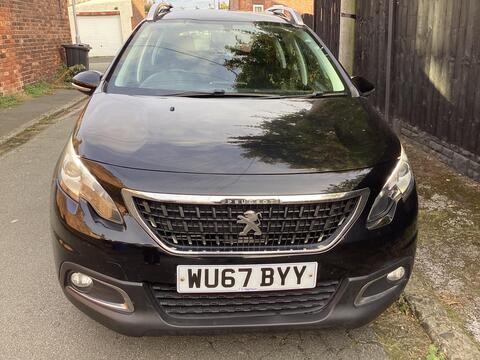 2017 Peugeot 2008, photograph 2