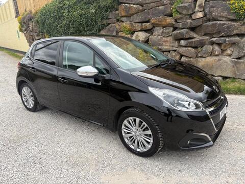 Peugeot 208 Hatchback 1.2 PureTech Signature Euro 6 (s/s) 5dr