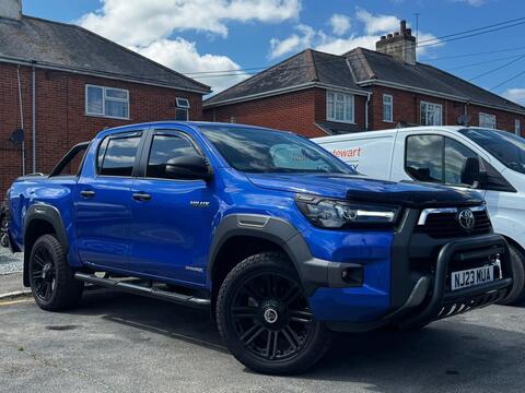 Toyota Hilux Pickup 2.8 D-4D Invincible X Auto 4WD Euro 6 (s/s) 4dr