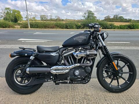 Harley-Davidson Sportster Custom Cruiser 883 XL883N Iron 883