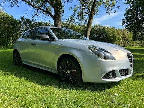 Alfa Romeo Giulietta Hatchback 2.0 JTDM-2 QV Line Euro 5 (s/s) 5dr