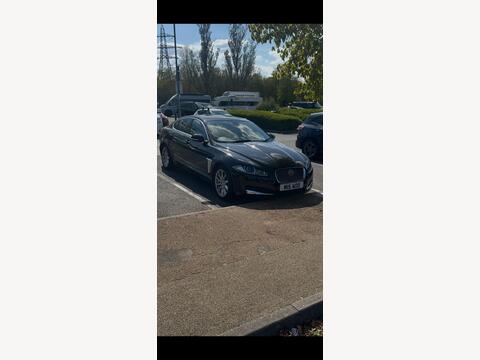 2013 Jaguar XF, photograph 3
