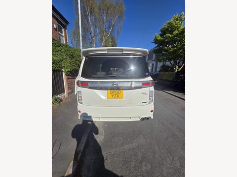 2010 Nissan Elgrand, photograph 2