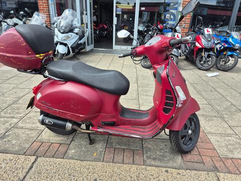 Piaggio Vespa GTS 125 Scooter GTS 125