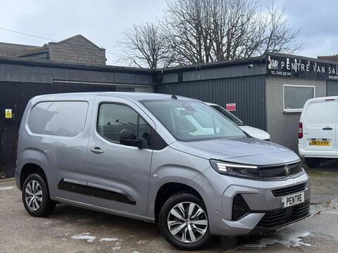 Vauxhall Combo Panel Van 1.5 Turbo D 2300 Pro Panel Van SWB Euro 6 (s/s) 5dr