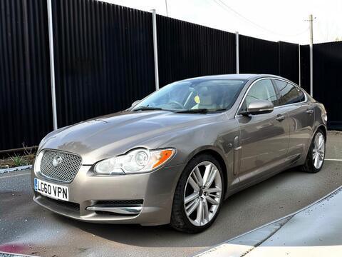 2010 Jaguar XF, photograph 2