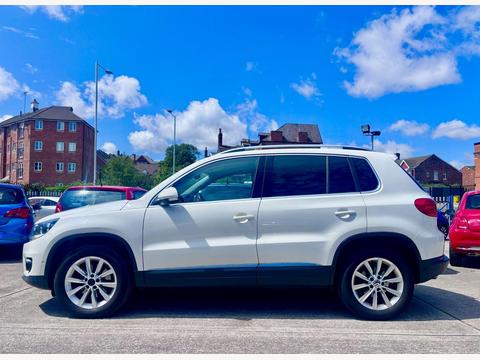 Volkswagen Tiguan SUV 2.0 TDI BlueMotion Tech SE 4WD Euro 5 (s/s) 5dr